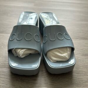 Gucci Women's Blue Sandals Size 8